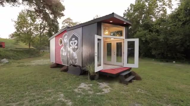 Tiny House Nation public still 1